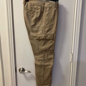 ITEM: FOREVER 21 CARGO PANTS
SIZE: 31